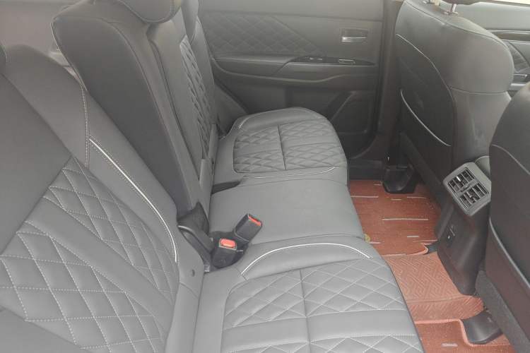 Used Mitsubishi Outlander  Left Rear Seat