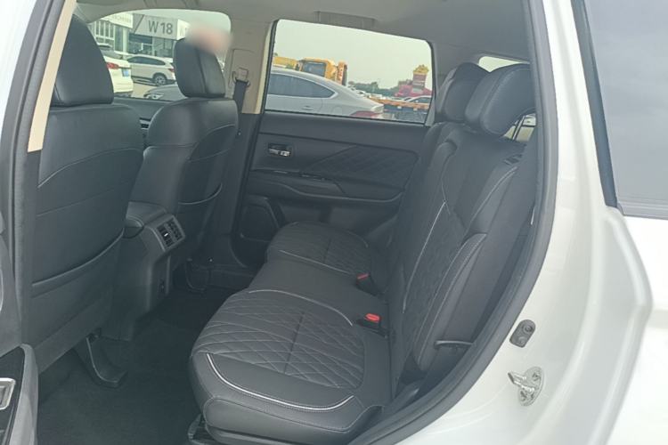 Used Mitsubishi Outlander 2021 2.0L Two-Wheel Drive Comfort Edition 5 Seats Left Rear Seat