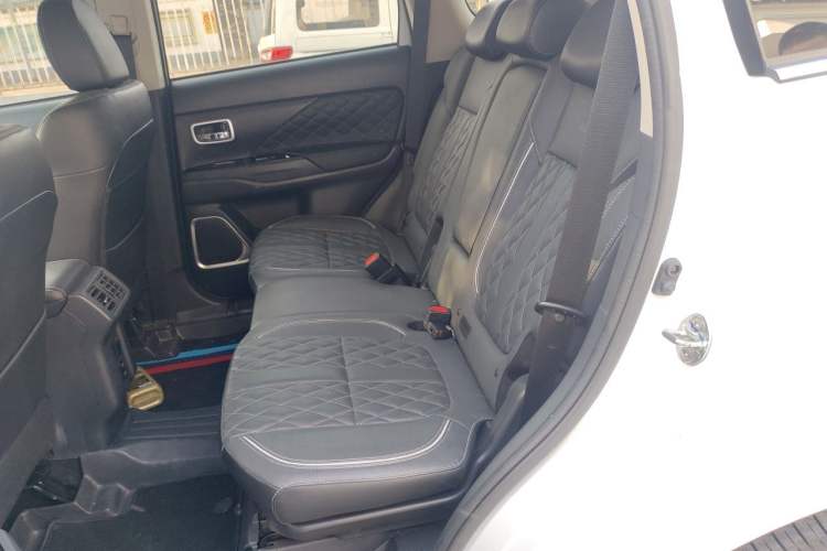 Used Mitsubishi Outlander 2021 2.4L 4x4 Comfort Edition 5 Seats Left Rear Seat