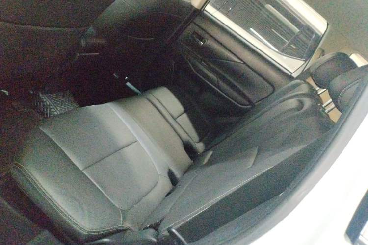 Used Mitsubishi Outlander 2021 Revised Version 2.0L Two-Wheel Drive Comfort Edition 5 Seats Left Rear Seat
