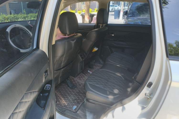 Used Mitsubishi Outlander 2021 Revised Version 2.0L Two-Wheel Drive Enjoyment Edition 5 Seats Left Rear Seat