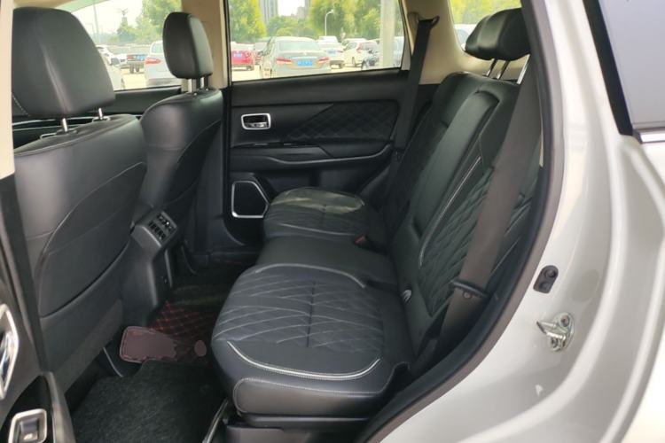 Used Mitsubishi Outlander 2021 2.4L 4x4 DynaDrive Edition 5 Seats Left Rear Seat