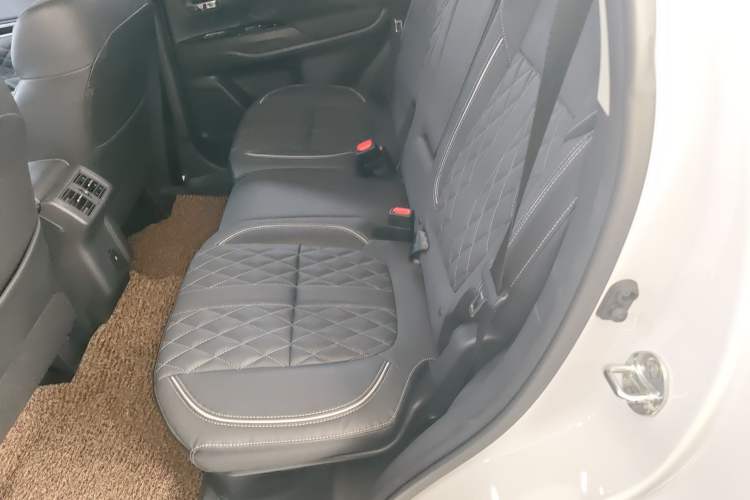 Used Mitsubishi Outlander 2021 2.4L 4x4 DynaDrive Edition 5 Seats Left Rear Seat