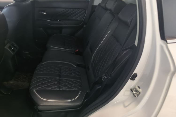 Used Mitsubishi Outlander 2021 2.4L 4x4 Zhi Xiang Edition 7 Seats Left Rear Seat