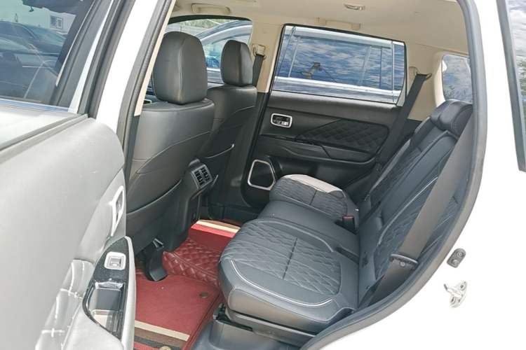 Used Mitsubishi Outlander 2021 2.0L Two-Wheel Drive Comfort Edition 5 Seats Left Rear Seat