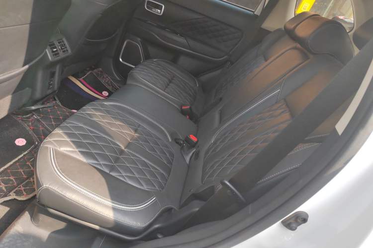 Used Mitsubishi Outlander 2021 2.4L 4x4 DynaDrive Edition 5 Seats Left Rear Seat