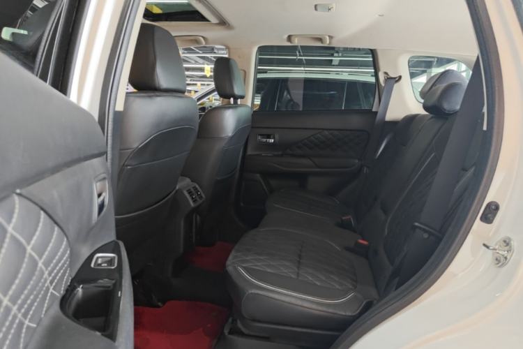 Used Mitsubishi Outlander 2021 2.0L Two-Wheel Drive Comfort Edition 5 Seats Left Rear Seat