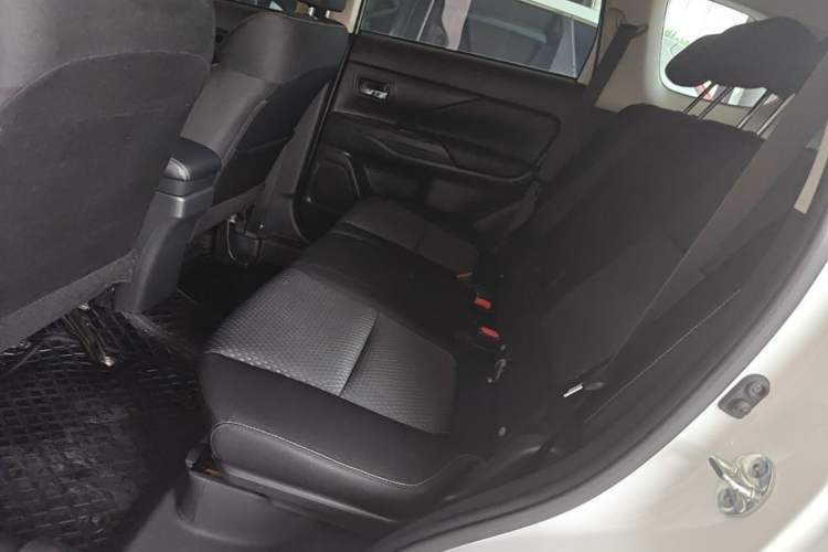 Used Mitsubishi Outlander 2021 2.0L Two-Wheel Drive Comfort Edition 5 Seats Left Rear Seat