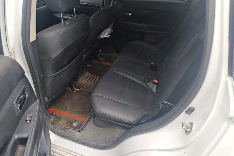 Used Mitsubishi Outlander 2021 Revised Version 2.0L Two-Wheel Drive Comfort Edition 5 Seats Left Rear Seat