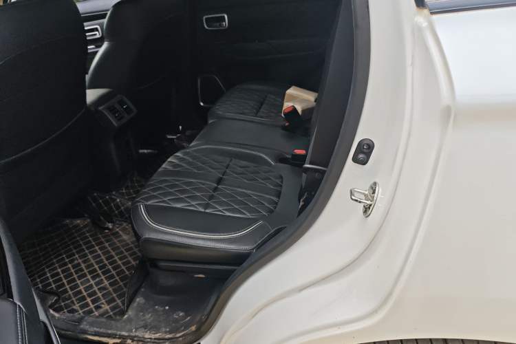 Used Mitsubishi Outlander 2021 2.0L Two-Wheel Drive Comfort Edition 7 Seats Left Rear Seat