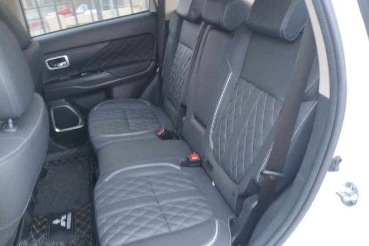 Used Mitsubishi Outlander 2021 2.4L 4x4 Zhi Xiang Edition 7 Seats Left Rear Seat