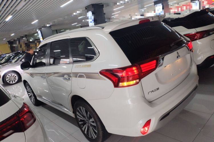 Used Mitsubishi Outlander 2021 Revised Version 2.0L Two-Wheel Drive Comfort Edition 5 Seats Left Side