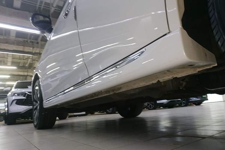 Used Mitsubishi Outlander 2021 2.4L 4x4 Zhi Xiang Edition 7 Seats Left Side Sill