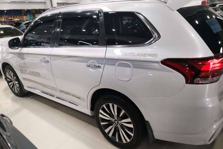 Used Mitsubishi Outlander 2021 2.4L 4x4 Zhi Xiang Edition 7 Seats Left Side