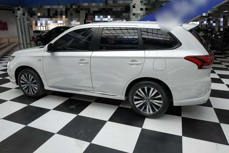 Used Mitsubishi Outlander 2021 Revised Version 2.0L Two-Wheel Drive Comfort Edition 5 Seats Left Side