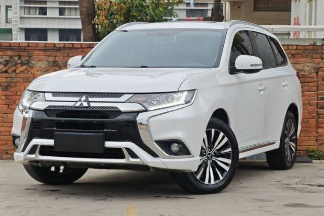 Used Mitsubishi Outlander 2021 2.0L Two-Wheel Drive Comfort Edition 7 Seats