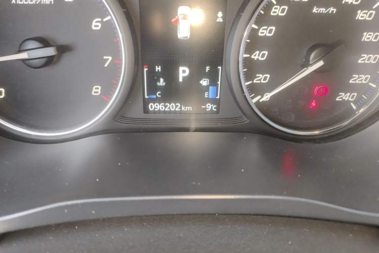 Used Mitsubishi Outlander 2021 2.4L 4x4 DynaDrive Edition 5 Seats Odometer Close Up