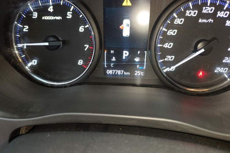 Used Mitsubishi Outlander 2021 2.0L Two-Wheel Drive Comfort Edition 5 Seats Odometer Close Up
