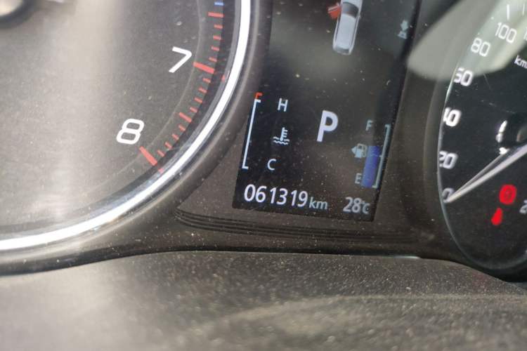 Used Mitsubishi Outlander 2021 2.0L Two-Wheel Drive Comfort Edition 7 Seats Odometer Close Up