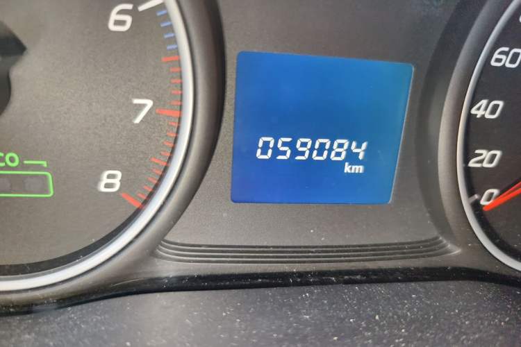 Used Mitsubishi Outlander 2021 2.0L Two-Wheel Drive Comfort Edition 5 Seats Odometer Close Up