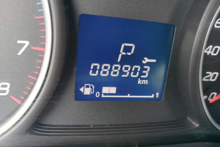 Used Mitsubishi Outlander 2021 2.0L Two-Wheel Drive Comfort Edition 5 Seats Odometer Close Up