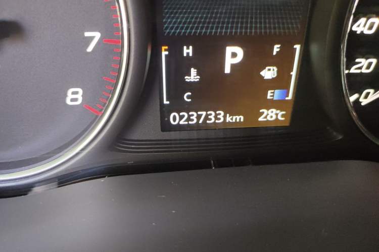 Used Mitsubishi Outlander 2021 2.0L Two-Wheel Drive Comfort Edition 5 Seats Odometer Close Up