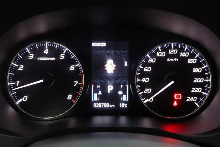 Used Mitsubishi Outlander 2021 2.4L 4x4 DynaDrive Edition 5 Seats Odometer Close Up