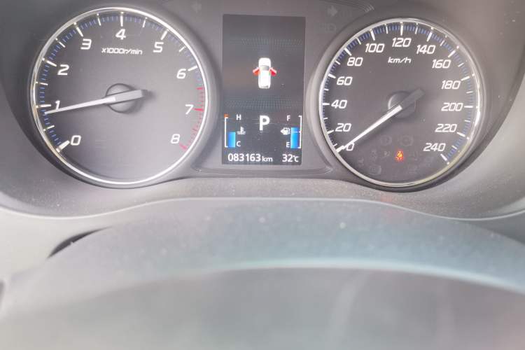 Used Mitsubishi Outlander 2021 2.0L Two-Wheel Drive Comfort Edition 7 Seats Odometer Close Up