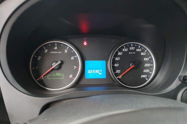 Used Mitsubishi Outlander 2021 Revised Version 2.0L Two-Wheel Drive Comfort Edition 5 Seats Odometer Close Up