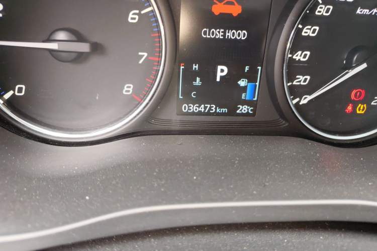 Used Mitsubishi Outlander 2021 2.4L 4x4 DynaDrive Edition 5 Seats Odometer Close Up