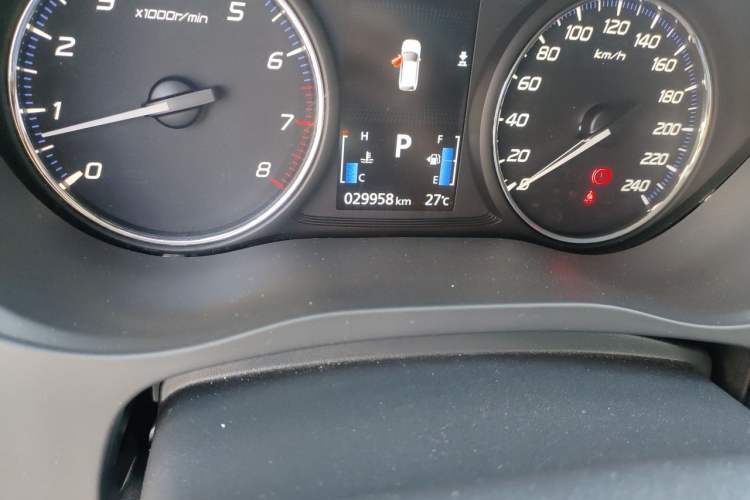 Used Mitsubishi Outlander 2021 2.4L 4x4 Comfort Edition 5 Seats Odometer Close Up