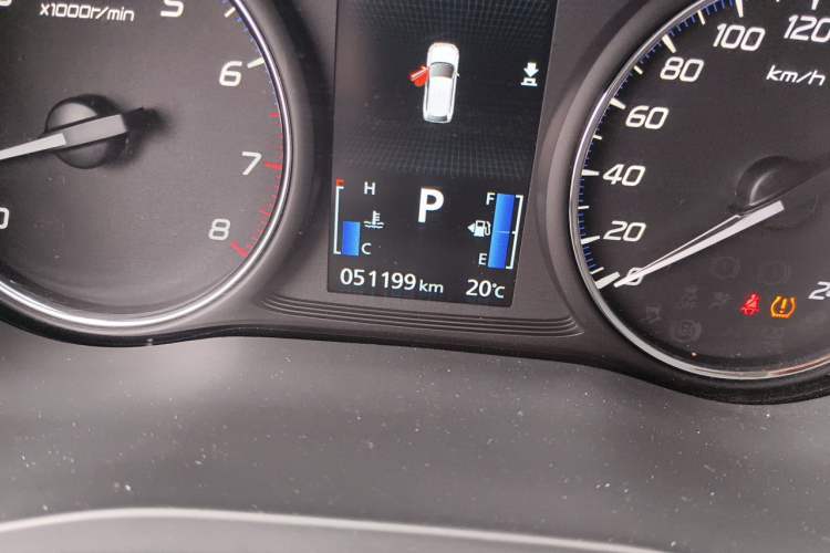 Used Mitsubishi Outlander 2021 2.4L 4x4 Comfort Edition 5 Seats Odometer Close Up