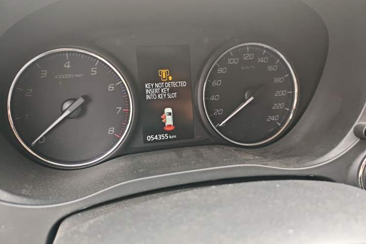 Used Mitsubishi Outlander 2021 2.0L Two-Wheel Drive Comfort Edition 7 Seats Odometer Close Up