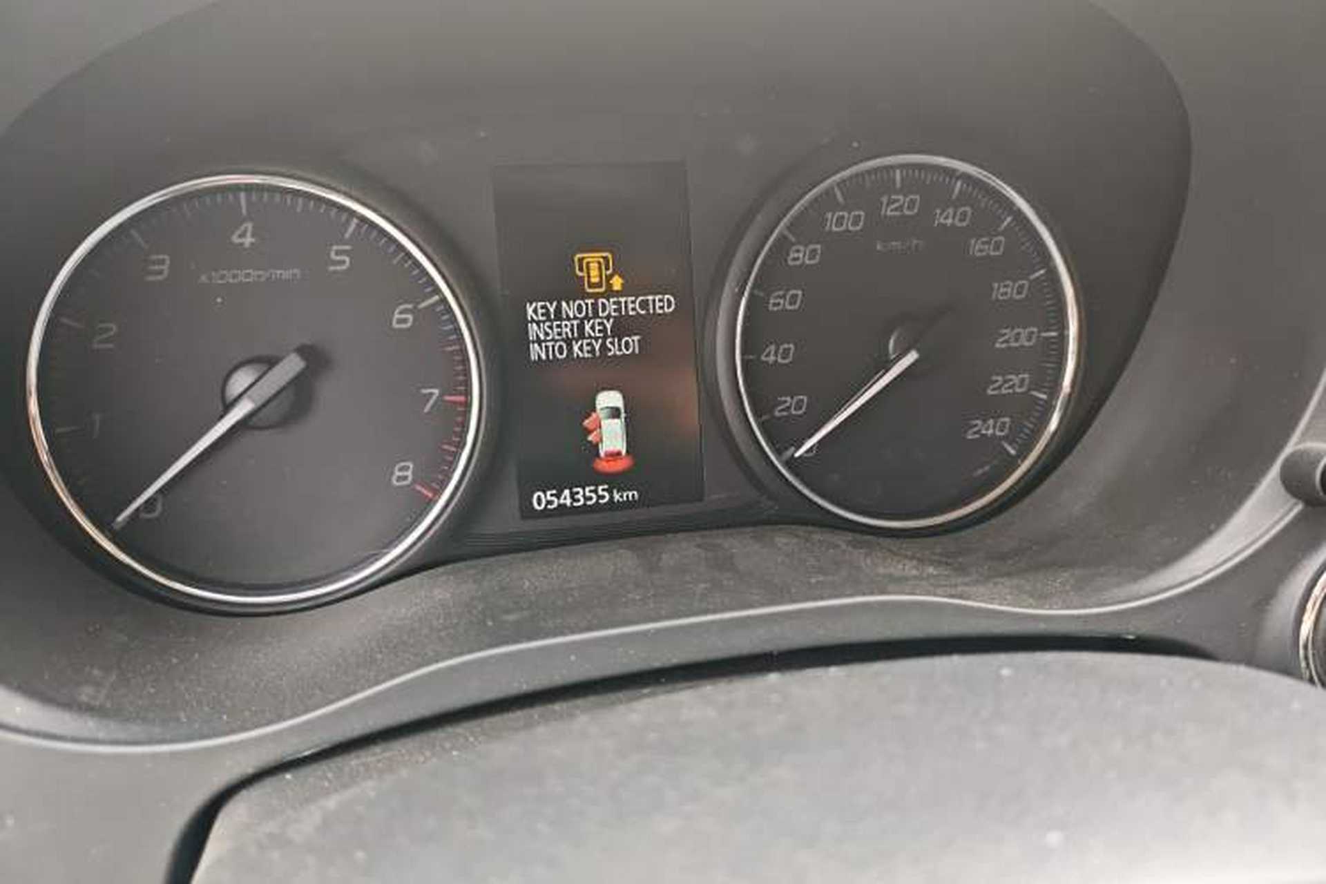 Used Mitsubishi Outlander 2021 2.0L Two-Wheel Drive Comfort Edition 7 Seats Odometer Close Up