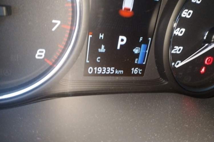 Used Mitsubishi Outlander 2021 2.4L 4x4 Zhi Xiang Edition 7 Seats Odometer Close Up