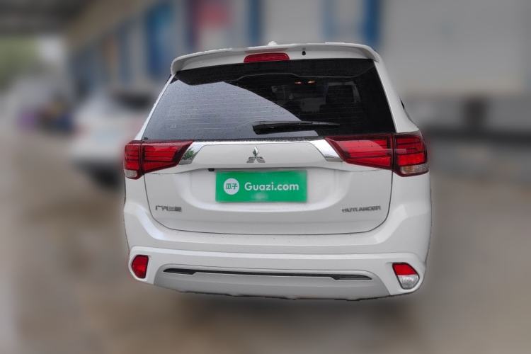 Used Mitsubishi Outlander 2021 Revised Version 2.0L Two-Wheel Drive Enjoyment Edition 5 Seats Rear