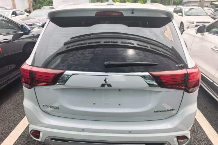 Used Mitsubishi Outlander 2021 2.4L 4x4 Zhi Xiang Edition 7 Seats Rear