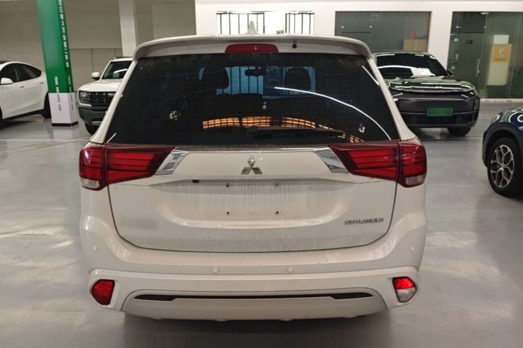 Used Mitsubishi Outlander 2021 Revised Version 2.0L Two-Wheel Drive Comfort Edition 5 Seats Rear