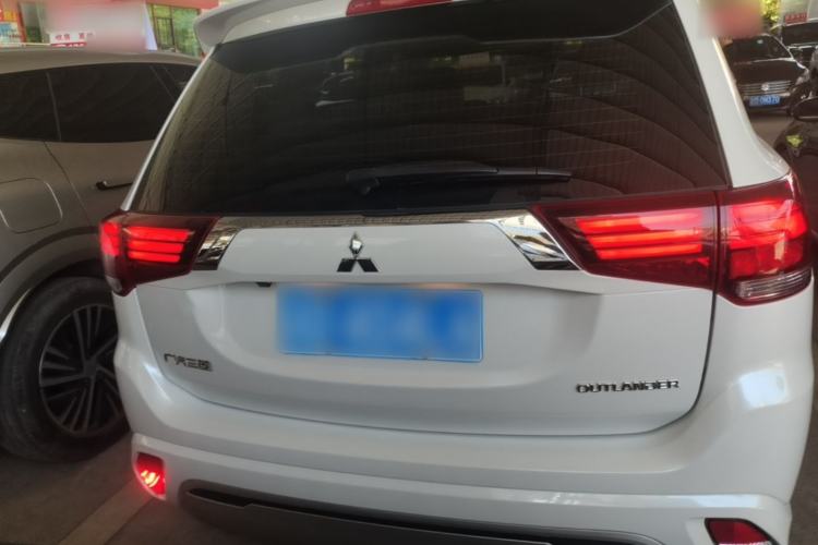 Used Mitsubishi Outlander 2021 Revised Version 2.0L Two-Wheel Drive Enjoyment Edition 5 Seats Rear