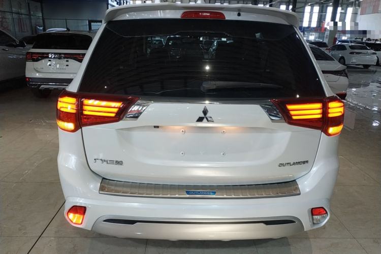 Used Mitsubishi Outlander 2021 Revised Version 2.0L Two-Wheel Drive Enjoyment Edition 5 Seats Rear