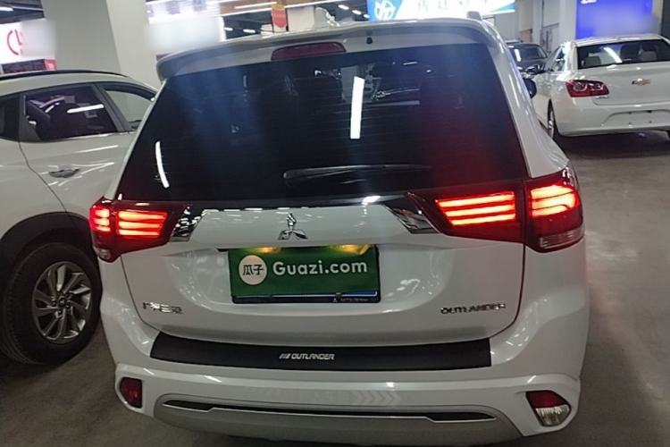 Used Mitsubishi Outlander 2021 Revised Version 2.0L Two-Wheel Drive Comfort Edition 5 Seats Rear