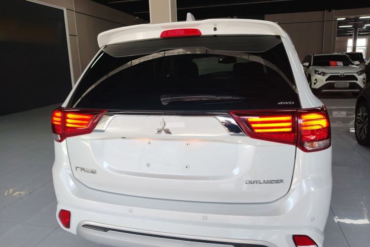 Used Mitsubishi Outlander 2021 2.4L 4x4 Zhi Xiang Edition 7 Seats Rear