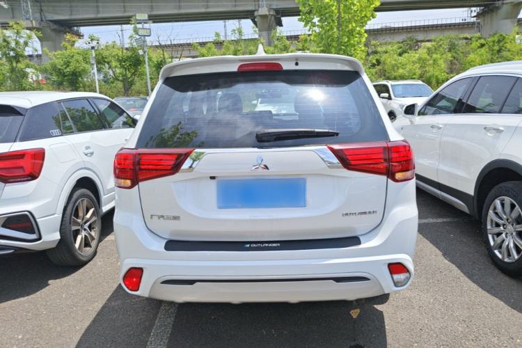 Used Mitsubishi Outlander 2021 Revised Version 2.0L Two-Wheel Drive Comfort Edition 5 Seats Rear