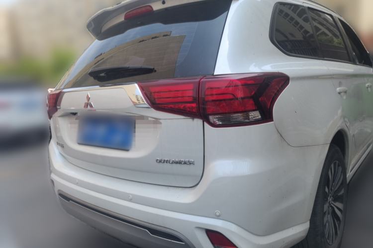 Used Mitsubishi Outlander 2021 Revised Version 2.0L Two-Wheel Drive Enjoyment Edition 5 Seats Rear