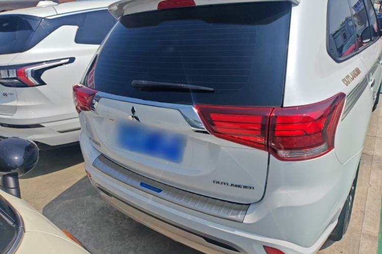 Used Mitsubishi Outlander 2021 Revised Version 2.0L Two-Wheel Drive Comfort Edition 5 Seats Rear