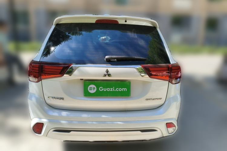 Used Mitsubishi Outlander 2021 Revised Version 2.0L Two-Wheel Drive Enjoyment Edition 5 Seats Rear