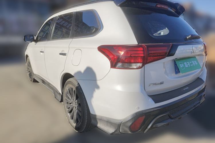 Used Mitsubishi Outlander 2021 2.4L 4x4 DynaDrive Edition 5 Seats Rear Left 45 Deg