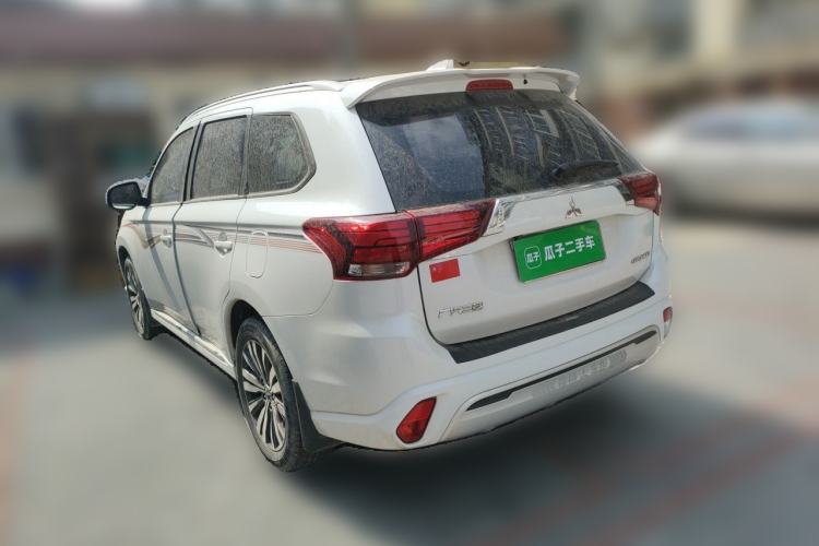 Used Mitsubishi Outlander 2021 2.0L Two-Wheel Drive Comfort Edition 7 Seats Rear Left 45 Deg