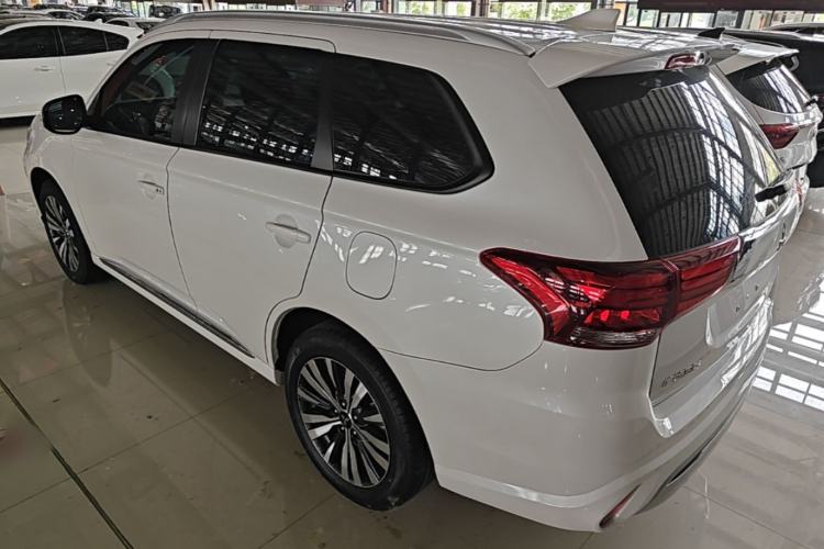 Used Mitsubishi Outlander 2021 2.0L Two-Wheel Drive Comfort Edition 5 Seats Rear Left 45 Deg