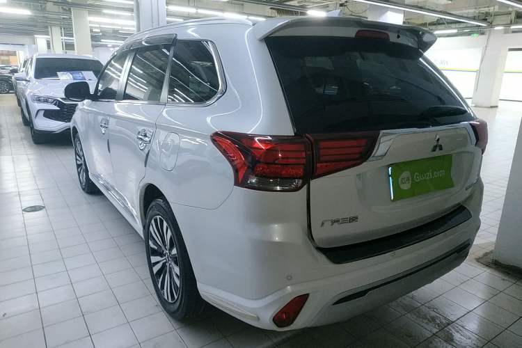 Used Mitsubishi Outlander 2021 2.4L 4x4 Zhi Xiang Edition 7 Seats Rear Left 45 Deg